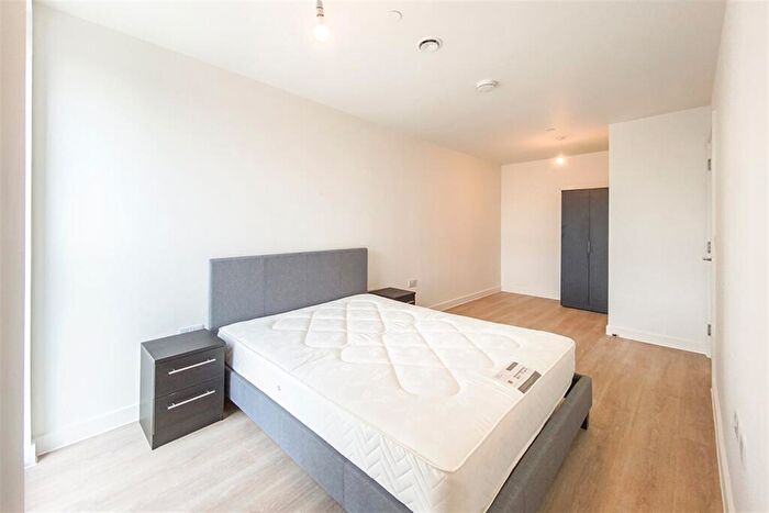 2 Bedroom Apartment To Rent In Laurence Place, Embankment West, M3