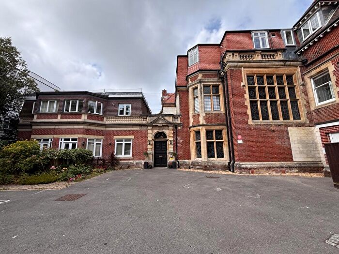 2 Bedroom Apartment To Rent In Derby Road, Bournemouth, BH1
