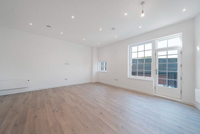 2 Bedroom Flat For Sale In Deptford High Street, London, SE8