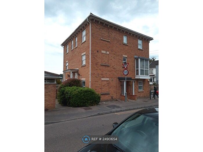 2 Bedroom Flat To Rent In Diana Road, Chatham, ME4