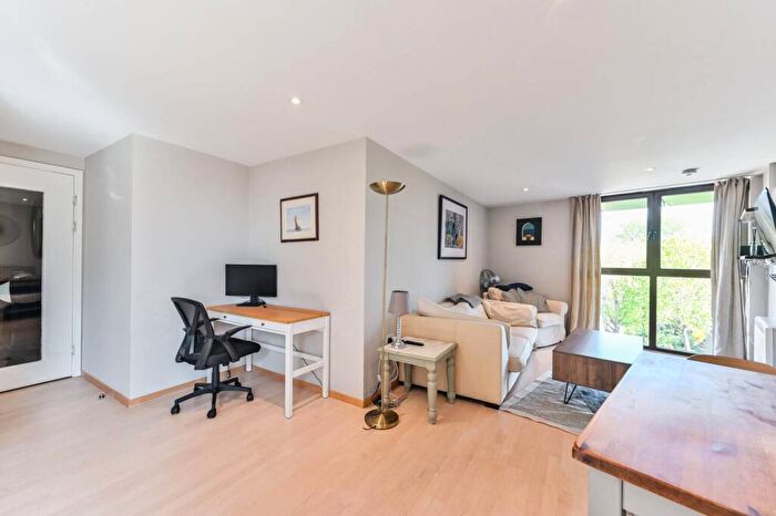 2 Bedroom Flat For Sale In Carter House, Battersea, London, SW11