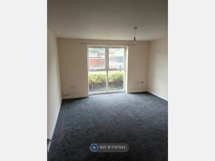 2 Bedroom Flat To Rent In Hebers Court, Middleton, Manchester, M24
