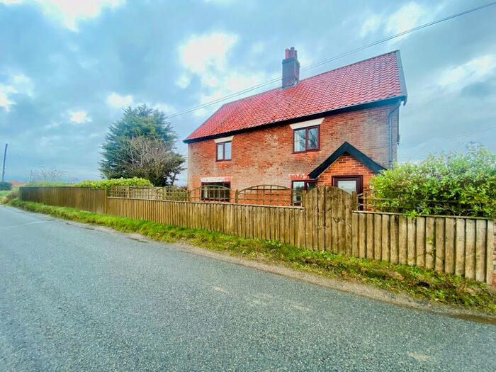 5 Bedroom House To Rent In Suton Lane, NR18