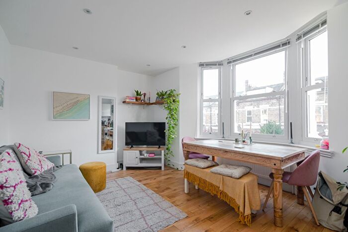 2 Bedroom Flat To Rent In Brailsford Road, London, SW2