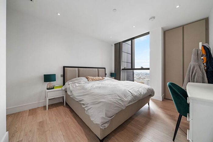 2 Bedroom Flat To Rent In Carrara Tower, Bollinder Place, London, EC1V