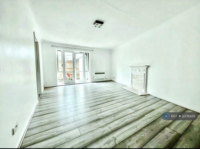 2 Bedroom Bungalow To Rent In Eastgate Close, London, SE28