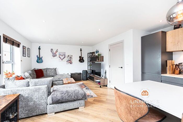2 Bedroom Flat For Sale In - Commercial Road, Poole, BH14