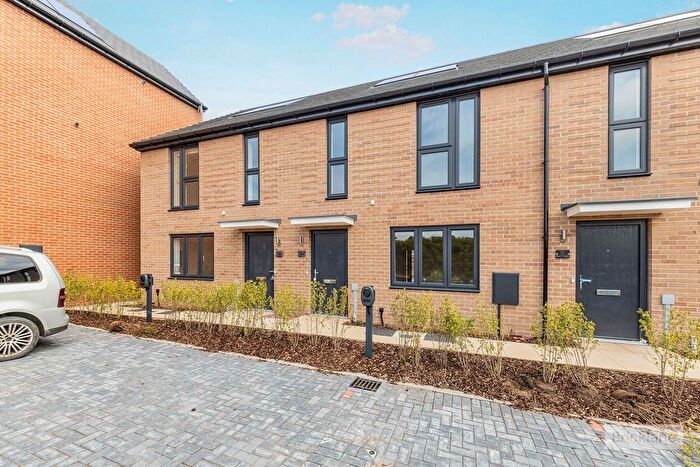 3 Bedroom Flat To Rent In Fleming Gardens, Milton Keynes, MK4