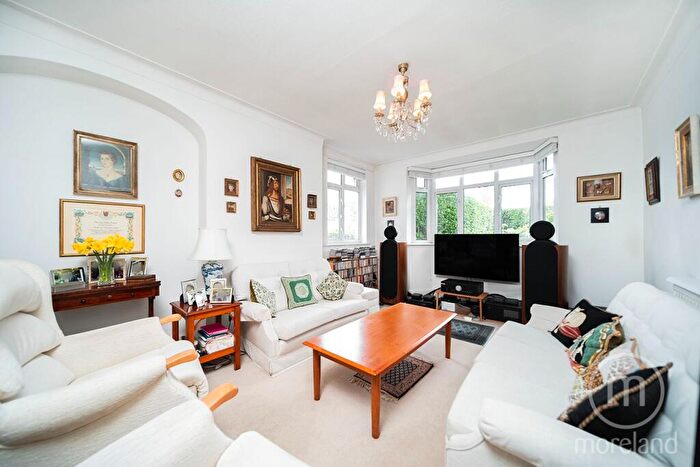 3 Bedroom Detached House For Sale In The Vale, Golders Green, NW11