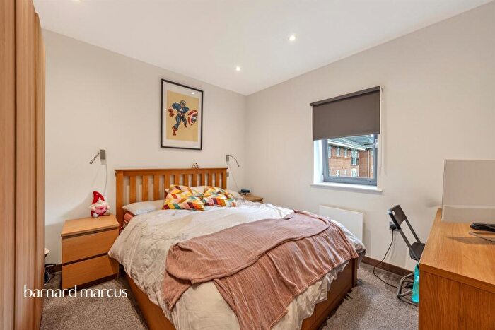 1 Bedroom Flat For Sale In Croydon Road, Caterham, CR3