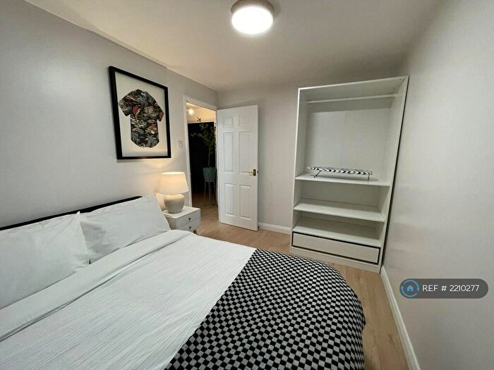 1 Bedroom Flat To Rent In Felixstowe Court, London, E16