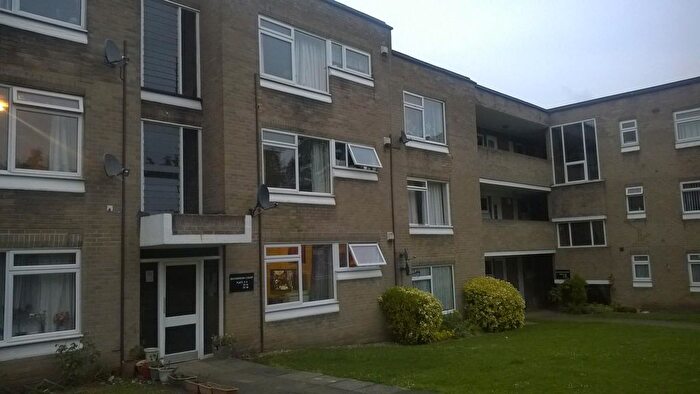 2 Bedroom Flat To Rent In Chapel End, Hoddesdon, EN11