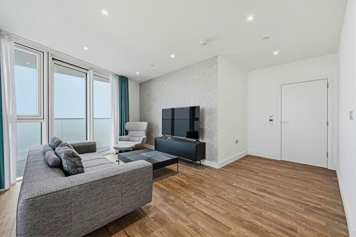 2 Bedroom Flat To Rent In Gladwin Tower, Nine Elms Point, London, SW8