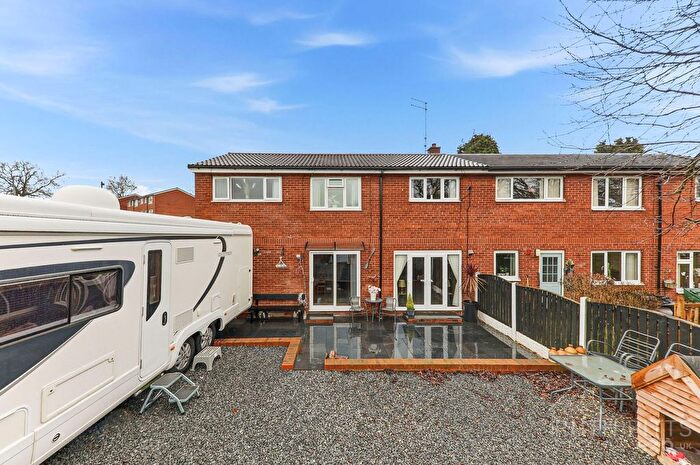 4 Bedroom Semi Detached House For Sale In Kinsley House Crescent, Fitzwilliam, WF9