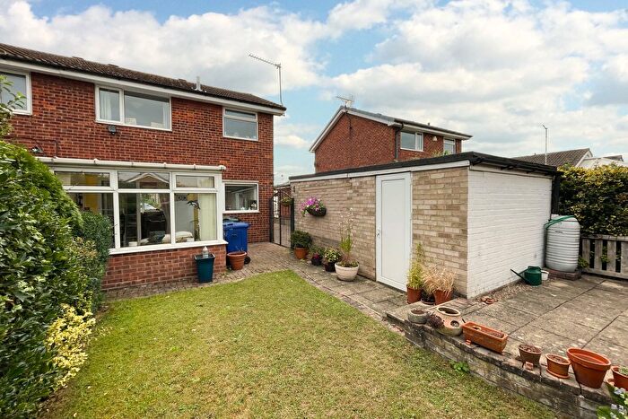 3 Bedroom Semi Detached House For Sale In Saffron Road, Tickhill, Doncaster, DN11