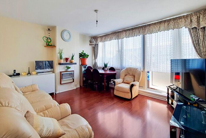 2 Bedroom Maisonette For Sale In Selsey Street, Tower Hamlets, London, E14