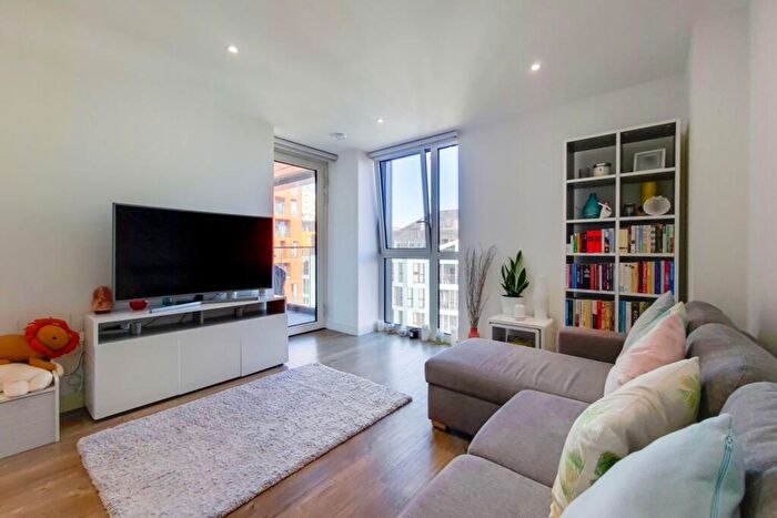1 Bedroom Flat For Sale In Cable Walk, Lariat Apartments, SE10