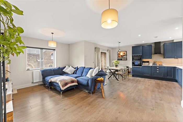 2 Bedroom Flat For Sale In Worton Road, Isleworth, TW7