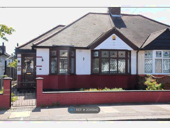 2 Bedroom Semi-Detached House To Rent In Kelsie Way, Hainault, IG6