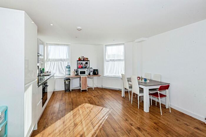 2 Bedroom Flat For Sale In High Street, Slough, SL1