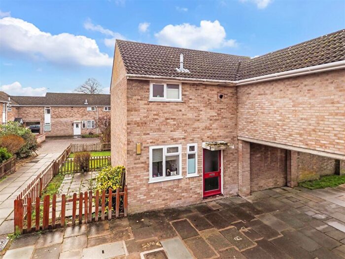 5 Bedroom End Of Terrace House For Sale In Laker Square, Andover, SP10