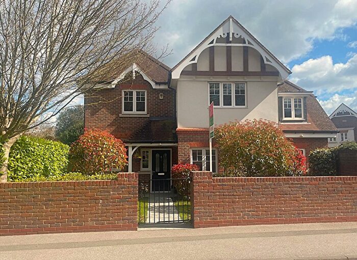 4 Bedroom Detached House For Sale In Bramley Gardens, Bourne End, SL8