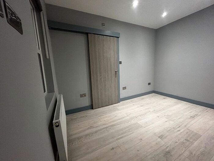 1 Bedroom Flat To Rent In Upper Green West, Mitcham, CR4