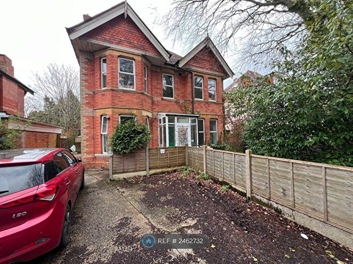 2 Bedroom Flat To Rent In Richmond Park Road, Bournemouth, BH8