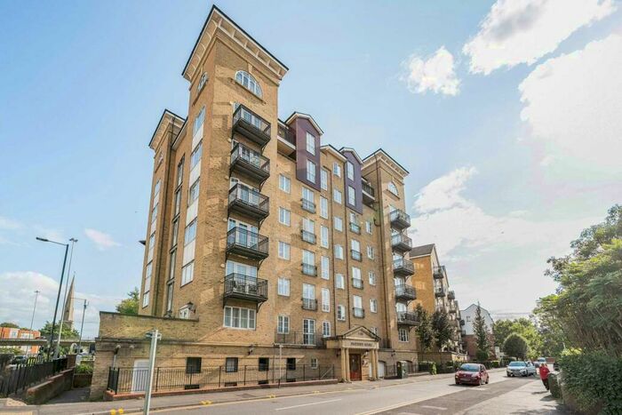 2 Bedroom Apartment For Sale In Riverside House, Reading, RG1