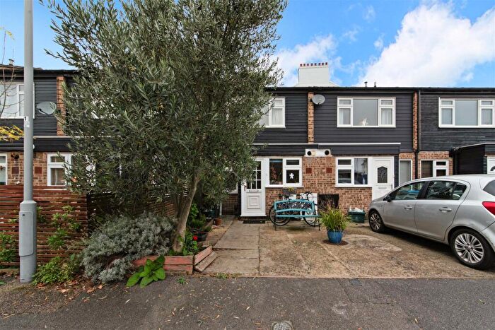 2 Bedroom House To Rent In Iris Close, Surbiton, KT6