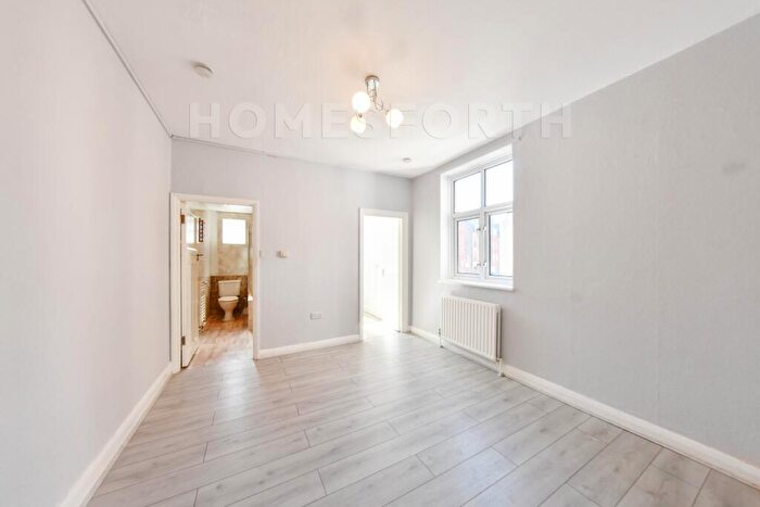 2 Bedroom Flat To Rent In Drake House, Stepney Way, Tower Hamlets, E1