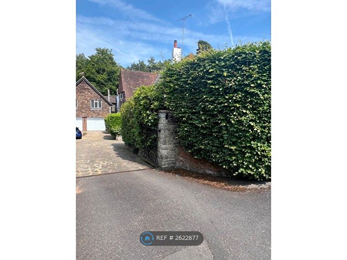 3 Bedroom Flat To Rent In Sandy Way, Cobham, KT11