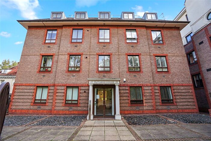 1 Bedroom Flat For Sale In South Street, Epsom, Surrey, KT18