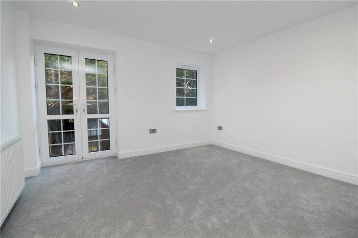 2 Bedroom Flat To Rent In Green Lane, Purley, CR8