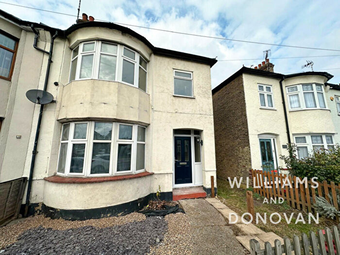 3 Bedroom End Of Terrace House To Rent In Prince Avenue, Westcliff-on-Sea, SS0