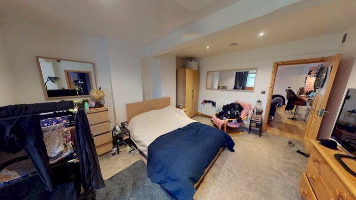 2 Bedroom Property To Rent In Back Burton Crescent, Headingley, Leeds, LS6