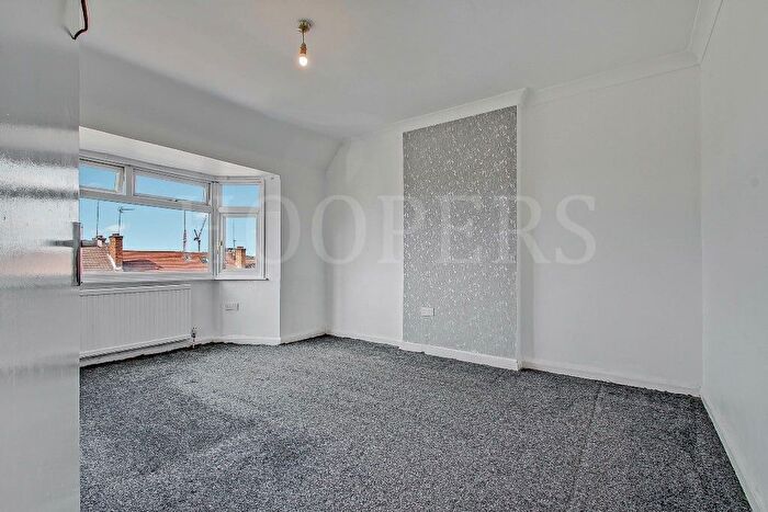 3 Bedroom Terraced House For Sale In Crest Road, London, NW2