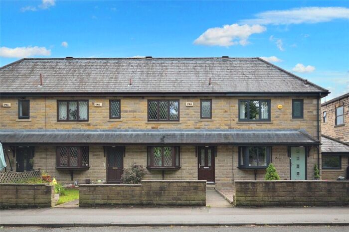 3 Bedroom Town House To Rent In Oxford Road, Gomersal, Cleckheaton, West Yorkshire, BD19