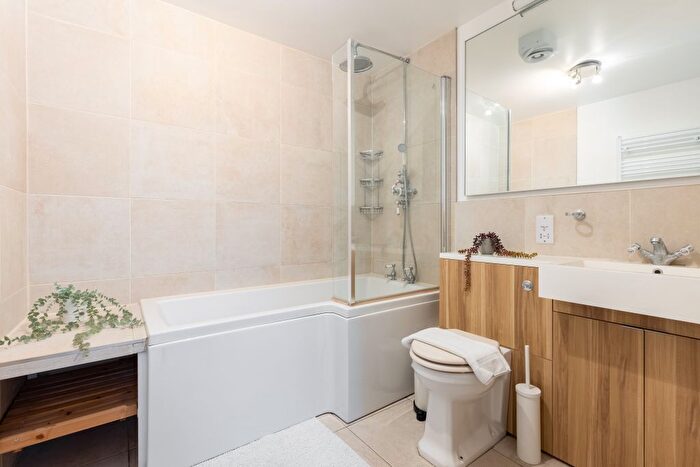 2 Bedroom Flat To Rent In Villa Road, London, SW9