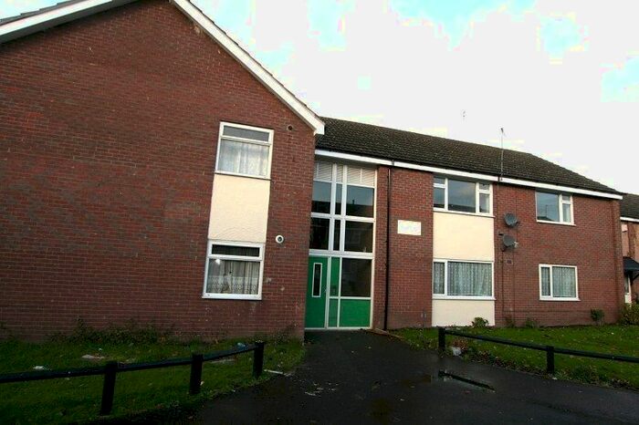 2 Bedroom Flat To Rent In Richmond Court, Ellesmere Port, Cheshire., CH65