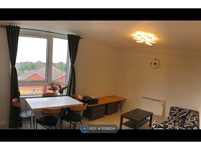2 Bedroom Flat To Rent In Mount Park Road, London, W5