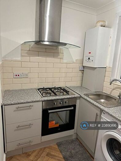 3 Bedroom Flat To Rent In Melford Road, London, IG1