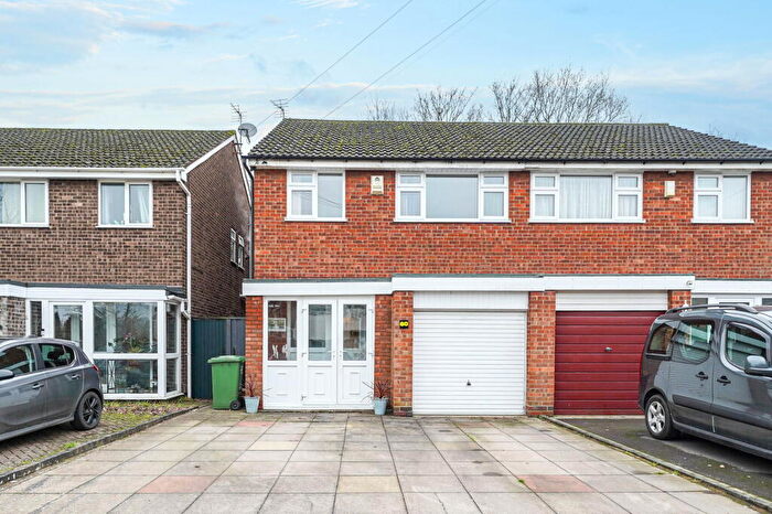 3 Bedroom Semi-Detached House For Sale In Leafield Road, Solihull, B92