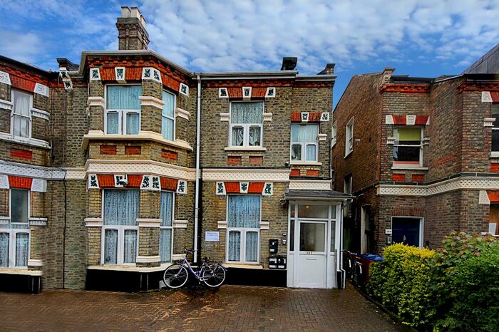 3 Bedroom Flat To Rent In The Vale, London, W3
