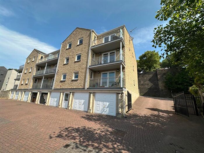2 Bedroom Flat For Sale In Heatherdene, Darcey Hey Lane, Halifax, HX2