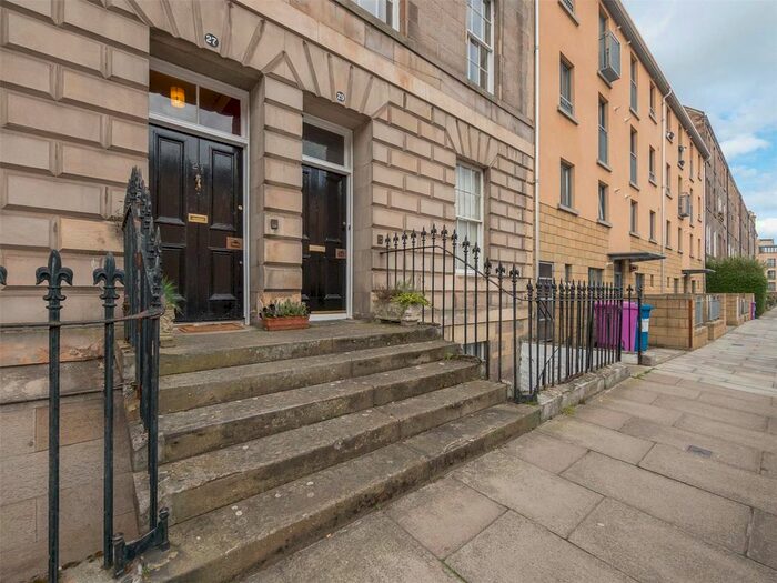 2 Bedroom Flat To Rent In Pitt Street, Edinburgh, EH6