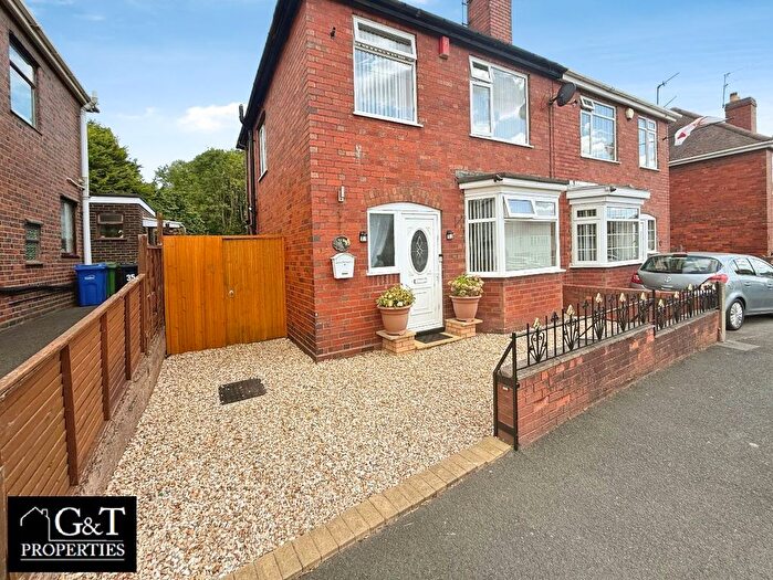 3 Bedroom Semi-Detached House For Sale In Windmill End, Dudley, DY2