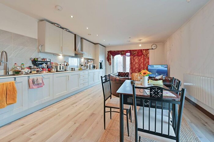 2 Bedroom Flat To Rent In Repton House, Watford, WD18