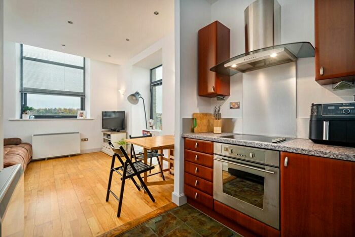 1 Bedroom Apartment For Sale In Cavendish Court, Drighlington, BD11