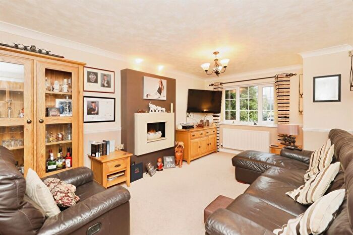 4 Bedroom Detached House For Sale In Orchard Croft, Bawtry, Doncaster, DN10